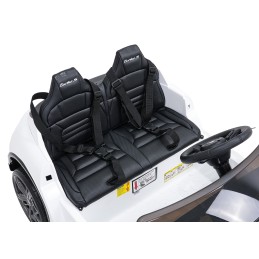 Pojazd Porsche Taycan Turbo S Biały