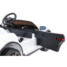 Pojazd Porsche Taycan Turbo S Biały