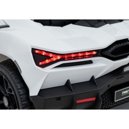 Pojazd Lamborghini Revuelto Białe